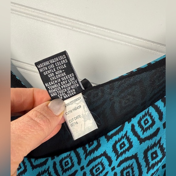 Torrid women’s turquoise & black strappy, flowy geometric pattern tank. Size 3X - Picture 7 of 8